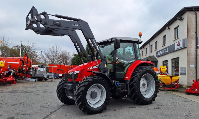 Massey Ferguson 5712S